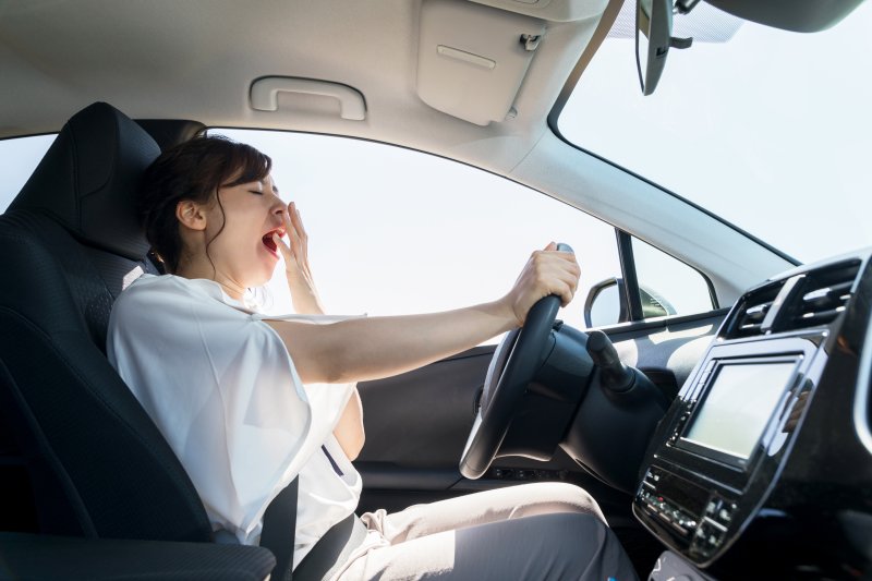 woman driving a car while drowsy